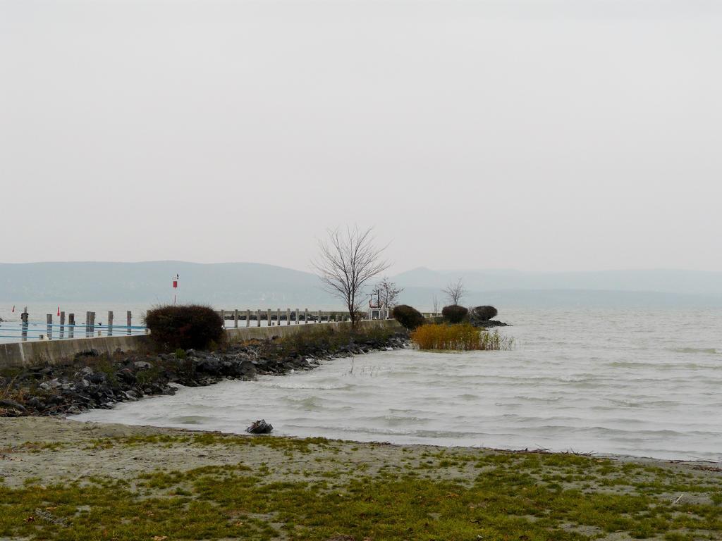 Gemini Superior Apartman & Yacht Balatonlelle Exterior photo