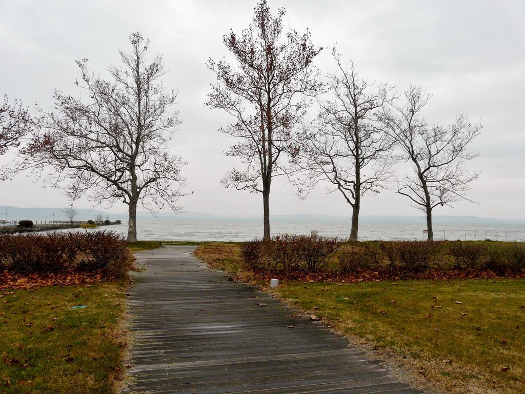 Gemini Superior Apartman & Yacht Balatonlelle Exterior photo